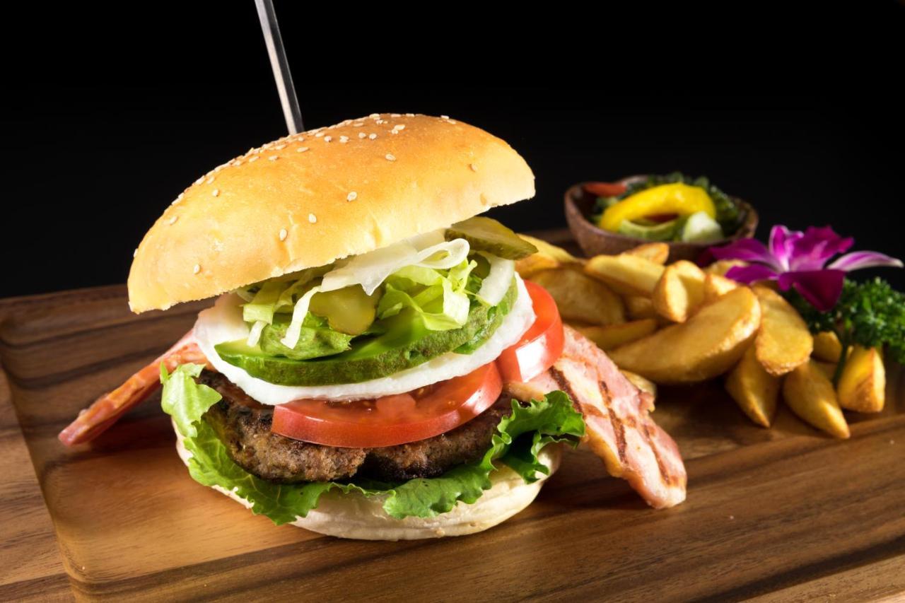 Hewitt Resort Naha Exterior photo A hamburger